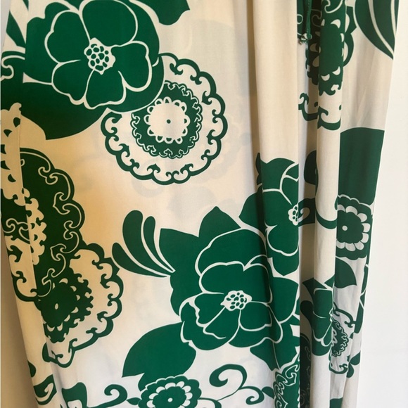 Metropark Green and Cream Patterned Dress - Picture 8 of 9